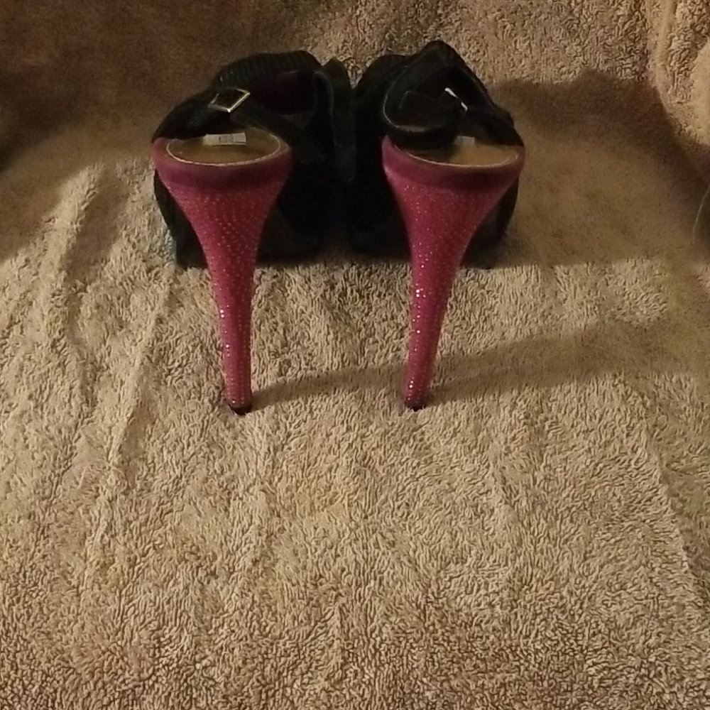 Shoes - Picture 4 of 6